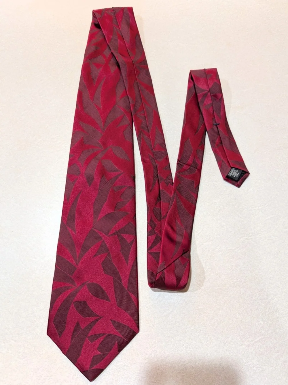Vintage Murano Italia 100% Silk Tie Burgundy Red Leaf Jacquard Made in USA 3.75